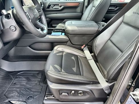 New 2026 GMC Yukon XL Denali w/ Denali Reserve Package image 24