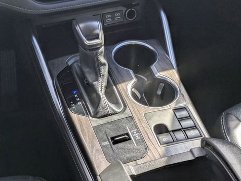 Used 2024 Toyota Highlander Platinum image 14