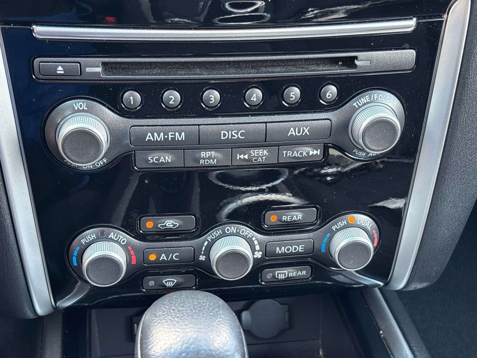 Used 2015 Nissan Pathfinder SV FWD image 19