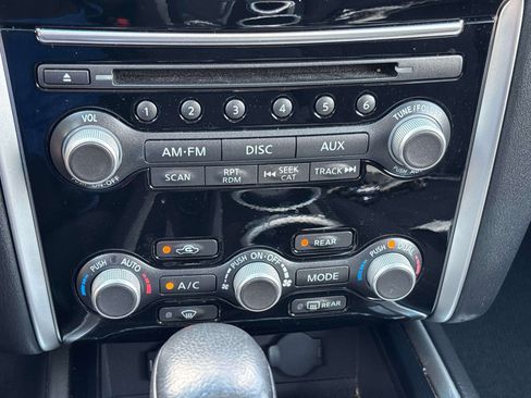 Used 2015 Nissan Pathfinder SV AWD/4WD image 19