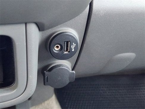 Used 2018 Nissan Frontier SV image 19