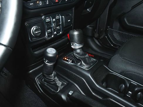 Used 2019 Jeep Wrangler Unlimited Sport S image 28