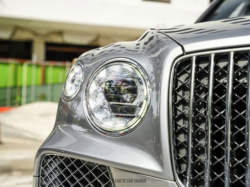 Used 2024 Bentley Bentayga Extended Wheelbase AWD/4WD image 65