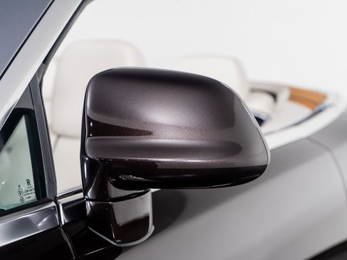 Used 2017 Rolls-Royce Dawn image 28