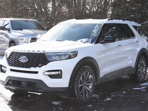 Used 2022 Ford Explorer ST image 3