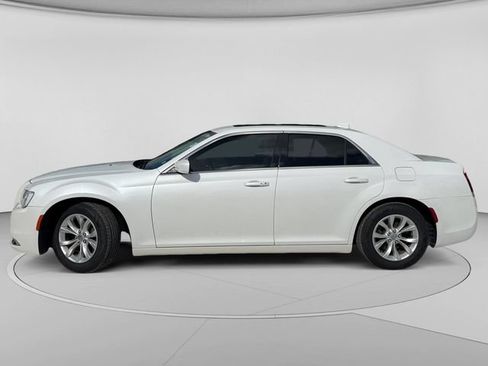 Used 2016 Chrysler 300 Limited RWD image 2