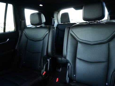 Used 2025 Cadillac XT6 Premium Luxury image 32