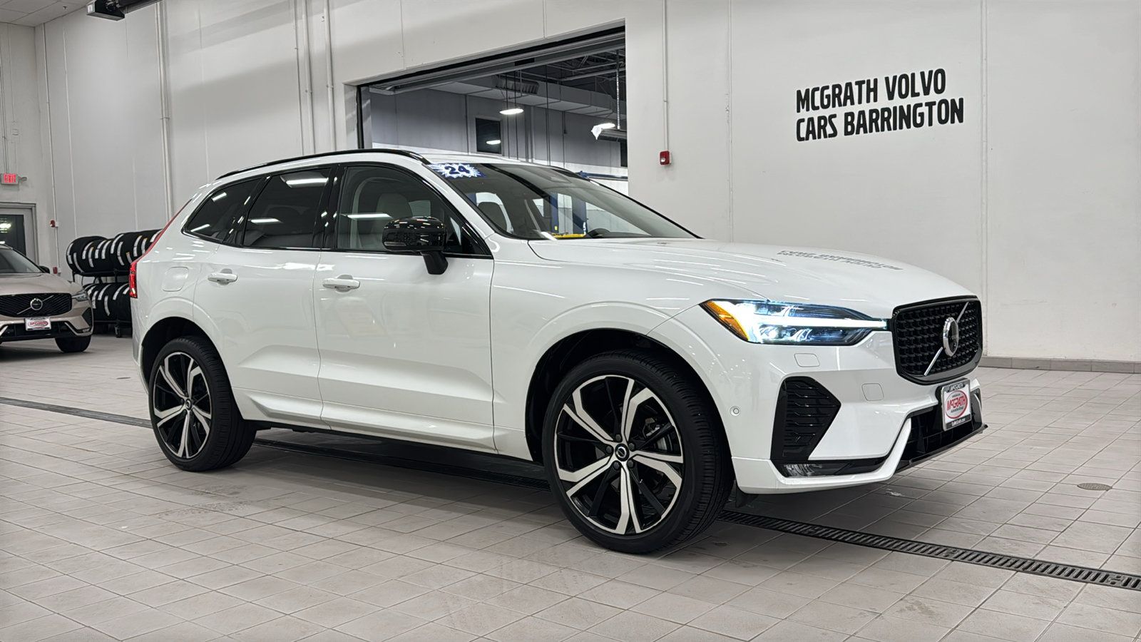 Used 2024 Volvo XC60 B5 Ultimate w/ Protection Package Premier AWD/4WD image 3