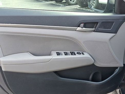 Used 2020 Hyundai Elantra SEL image 12
