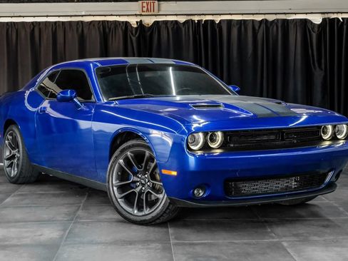 Used 2019 Dodge Challenger SXT w/ Blacktop Package RWD image 8