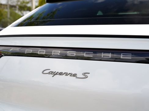 Used 2022 Porsche Cayenne S image 18