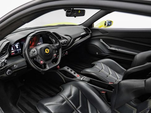 Used 2019 Ferrari 488 GTB RWD image 3