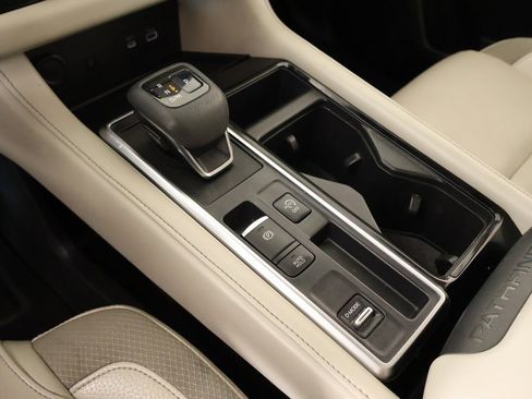 Used 2022 Nissan Pathfinder SL w/ SL Premium Package image 9