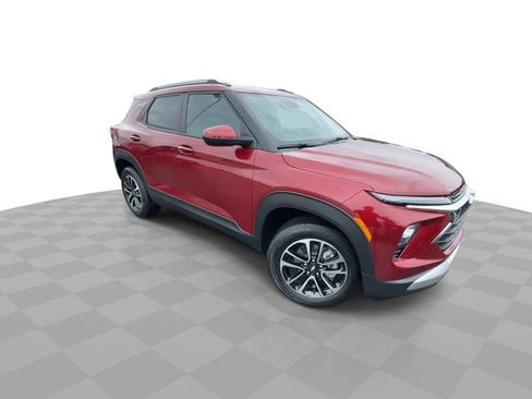 Used 2024 Chevrolet TrailBlazer LT w/ Convenience Package AWD/4WD image 2
