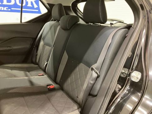 Used 2019 Nissan Kicks S image 33