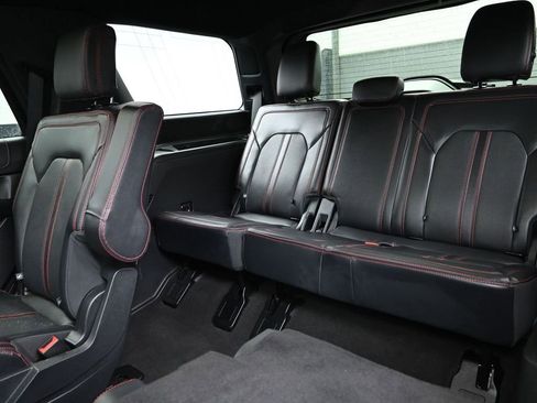 Used 2023 Ford Expedition Limited image 24
