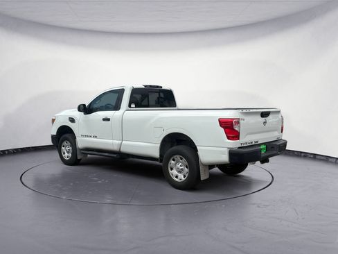 Used 2018 Nissan Titan S w/ HD Front GAWR Package AWD/4WD image 4