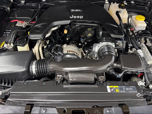Used 2019 Jeep Wrangler Unlimited Sport S AWD/4WD image 21
