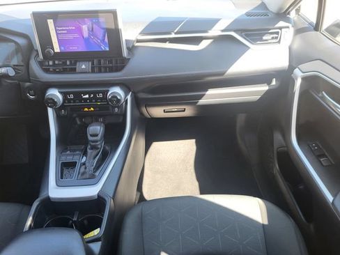 Used 2025 Toyota RAV4 XLE FWD image 25