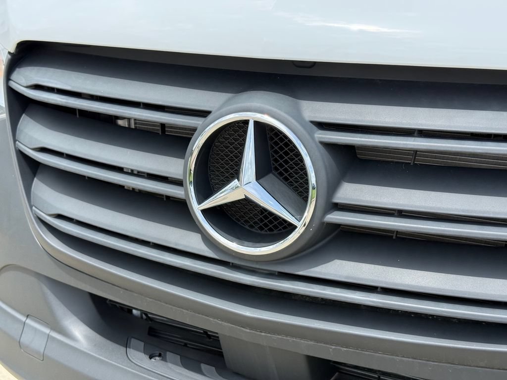 Used 2025 Mercedes-Benz Sprinter 2500 image 2