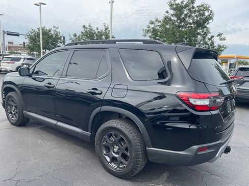 Used 2024 Honda Pilot TrailSport image 4