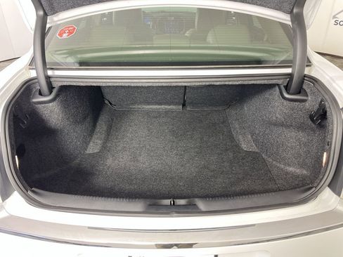 Used 2013 Chrysler 300 RWD image 21
