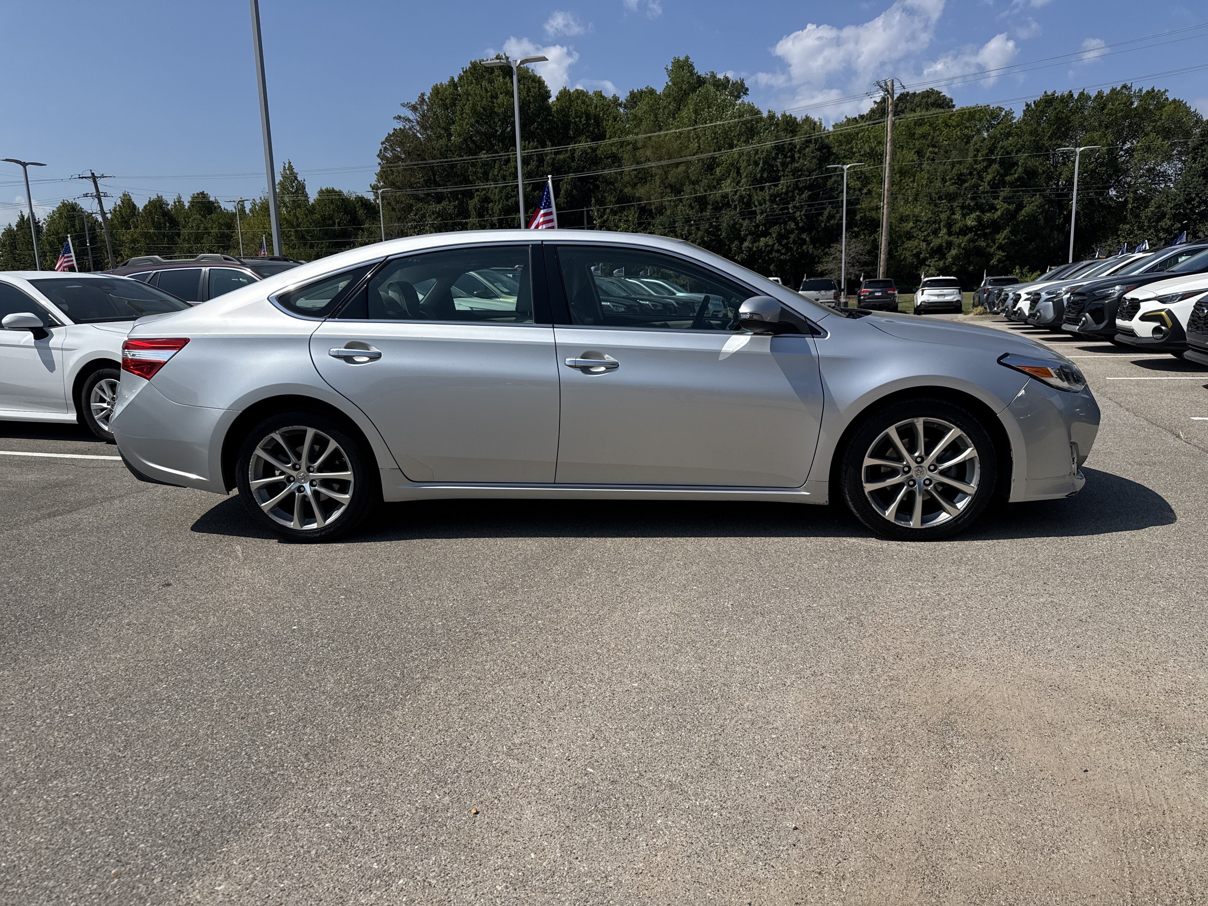Used 2014 Toyota Avalon XLE Touring FWD image 2