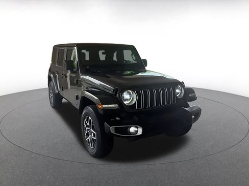 Used 2025 Jeep Wrangler Unlimited Sahara AWD/4WD image 2