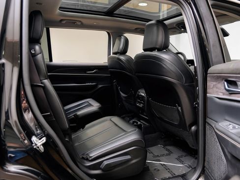 Used 2023 Jeep Grand Cherokee L Limited AWD/4WD image 41