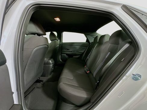 New 2025 Hyundai Elantra SEL image 17