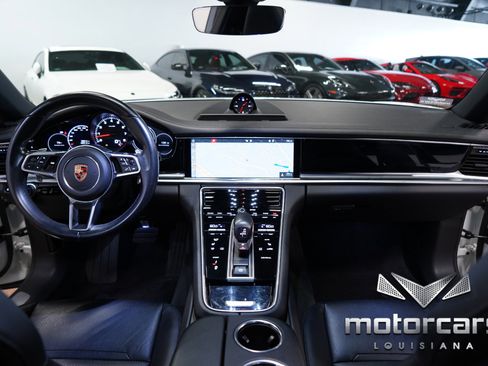 Used 2018 Porsche Panamera image 27