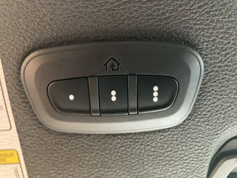 Used 2018 Jeep Wrangler Unlimited Sahara w/ Uconnect 4C Nav & Sound Group image 23