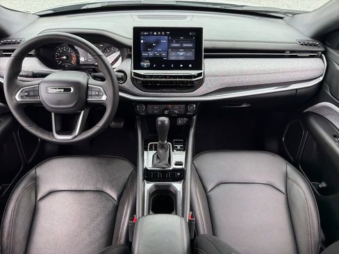 Used 2024 Jeep Compass Latitude image 21