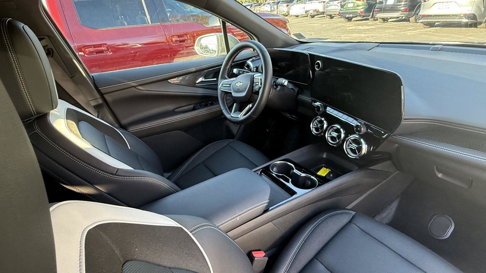 Used 2025 Chevrolet Blazer EV LT AWD/4WD image 24