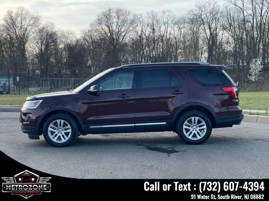 Used 2018 Ford Explorer XLT w/ Equipment Group 202A AWD/4WD image 6