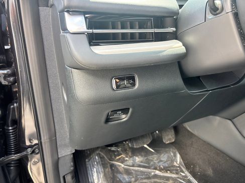 New 2026 Lincoln Navigator Reserve w/ Jet Appearance Package AWD/4WD image 13
