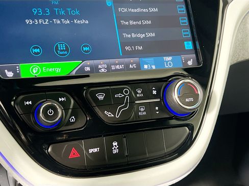 Used 2021 Chevrolet Bolt Premier w/ Infotainment Package FWD image 26