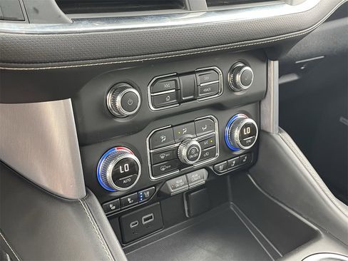 Used 2022 GMC Yukon SLT w/ SLT Premium Package image 26