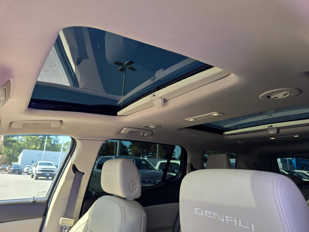 Certified 2017 GMC Acadia Denali w/ Technology Package FWD image 21
