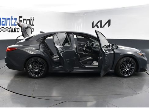 Used 2025 Toyota Camry SE w/ Convenience Package image 28