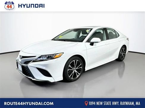 Used 2020 Toyota Camry SE w/ Moonroof Package AWD/4WD image 1
