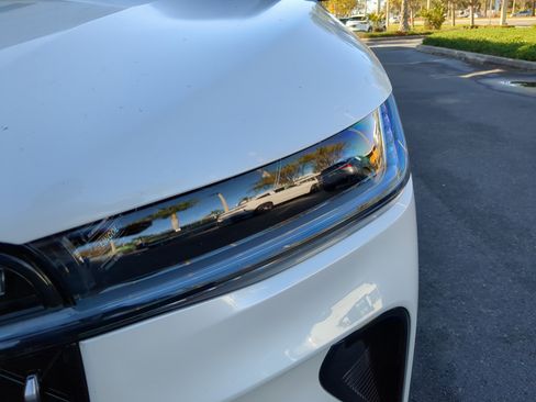 Used 2025 Lincoln Nautilus Premier image 9