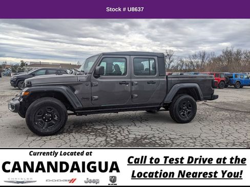 Used 2023 Jeep Gladiator Sport image 4