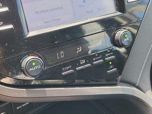 Used 2019 Toyota Camry SE FWD image 31