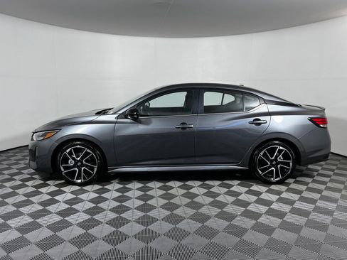 Used 2025 Nissan Sentra SR FWD image 8