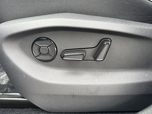 New 2026 Volkswagen Tiguan SE image 14