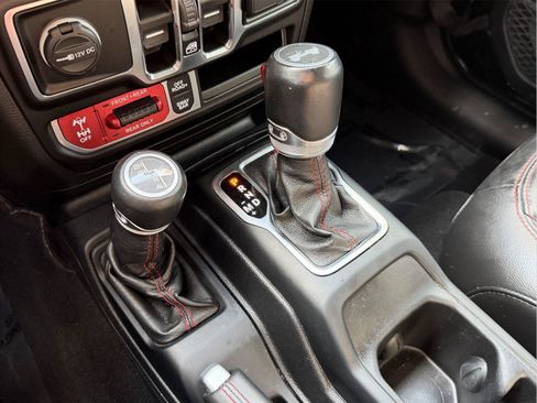 Used 2021 Jeep Wrangler Unlimited Rubicon AWD/4WD image 25
