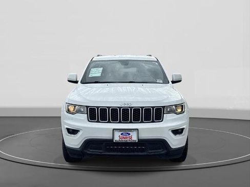 Used 2020 Jeep Grand Cherokee Laredo image 3