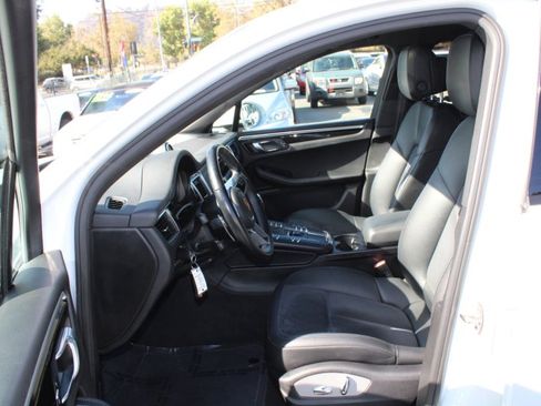 Used 2018 Porsche Macan image 11