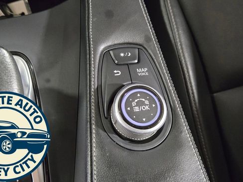 Used 2020 INFINITI QX50 Luxe w/ Navigation Package image 17